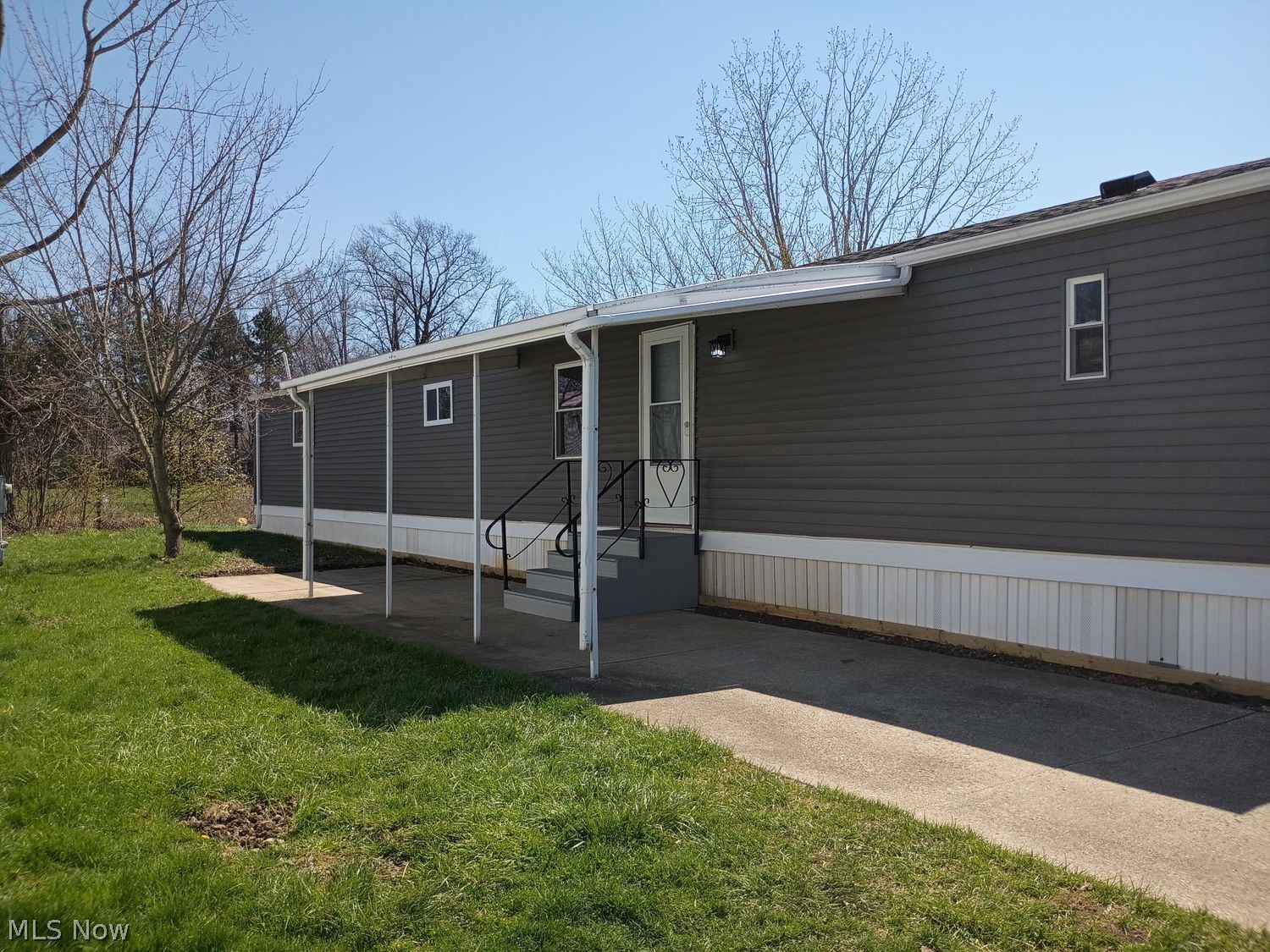 160 Kentucky Drive Elyria OH 44035