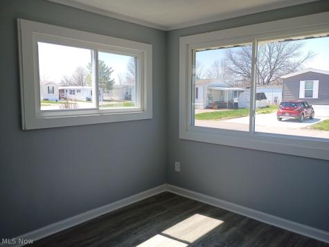 160 Kentucky Drive Elyria OH 44035