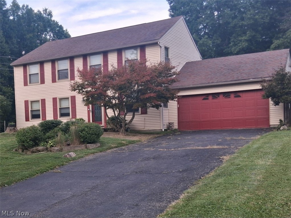 2691 Elizabeth Drive Lordstown OH 44481