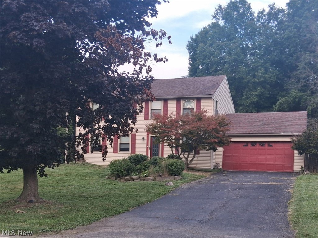2691 Elizabeth Drive Lordstown OH 44481