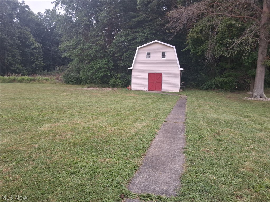 2691 Elizabeth Drive Lordstown OH 44481
