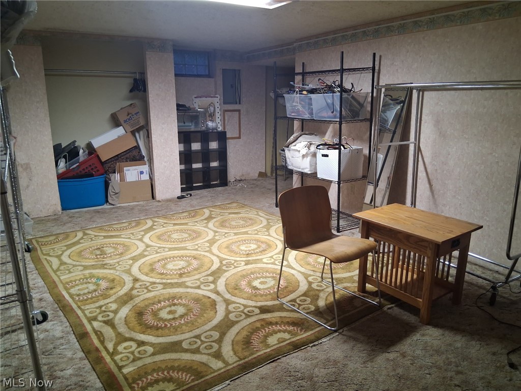 2691 Elizabeth Drive Lordstown OH 44481