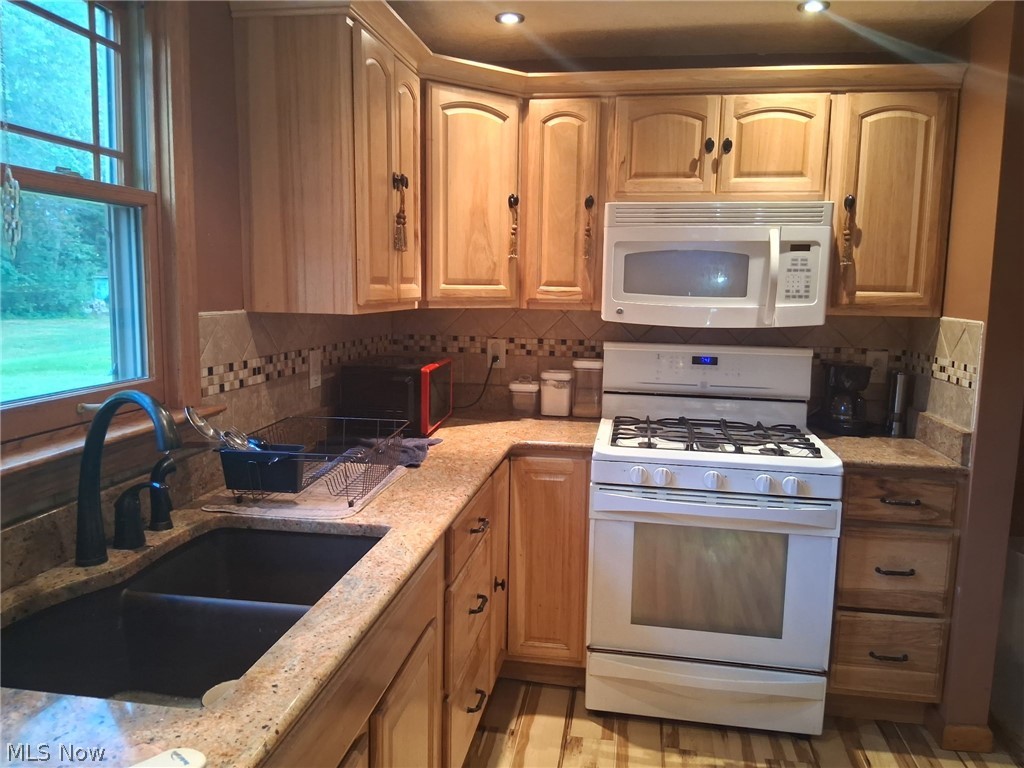 2691 Elizabeth Drive Lordstown OH 44481