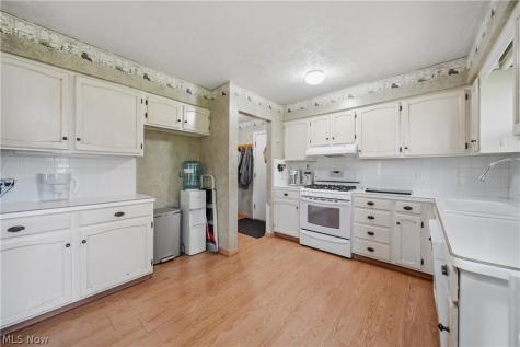 11205 Merrimack Avenue NW Hartville OH 44632