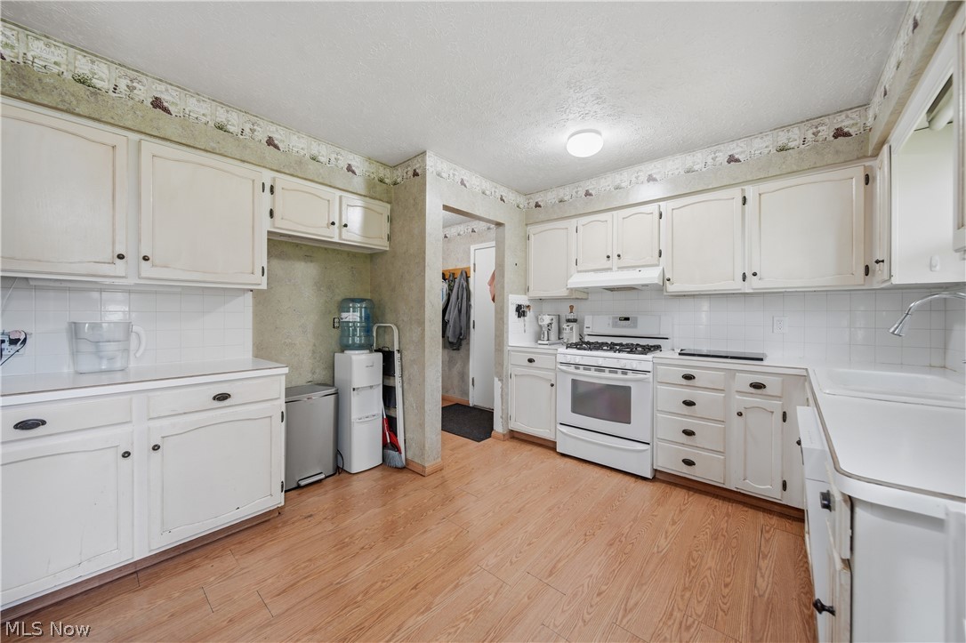 11205 Merrimack Avenue NW Hartville OH 44632