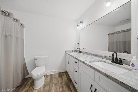 11205 Merrimack Avenue NW Hartville OH 44632