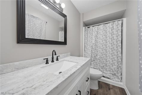 11205 Merrimack Avenue NW Hartville OH 44632