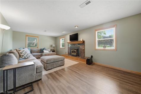 11205 Merrimack Avenue NW Hartville OH 44632