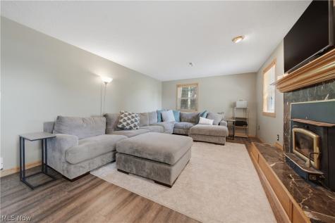 11205 Merrimack Avenue NW Hartville OH 44632