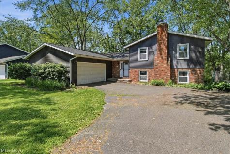 11205 Merrimack Avenue NW Hartville OH 44632