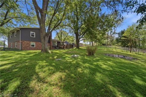 11205 Merrimack Avenue NW Hartville OH 44632