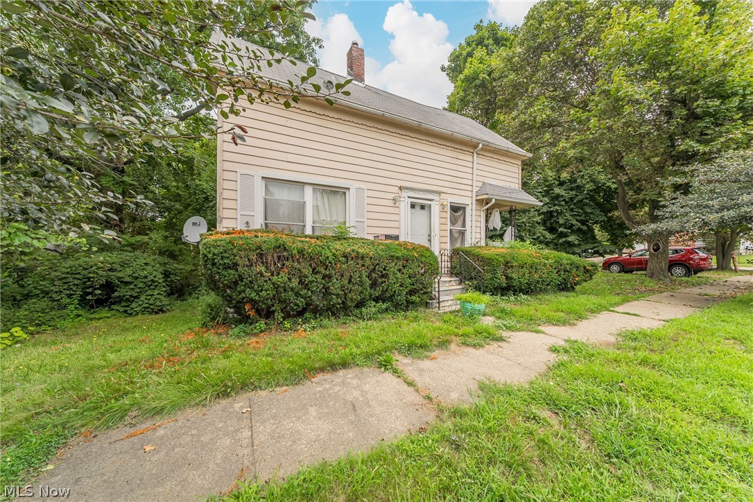 1223 Delos Street Akron OH 44306