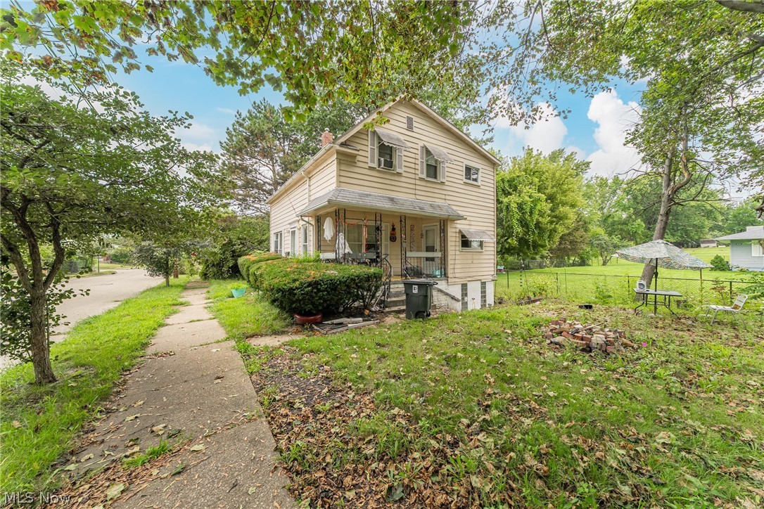 1223 Delos Street Akron OH 44306