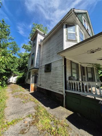 2249 E 81st Street Cleveland OH 44103