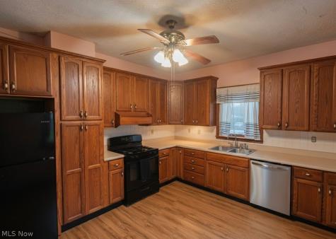 1195 S Johnson Road Sebring OH 44672