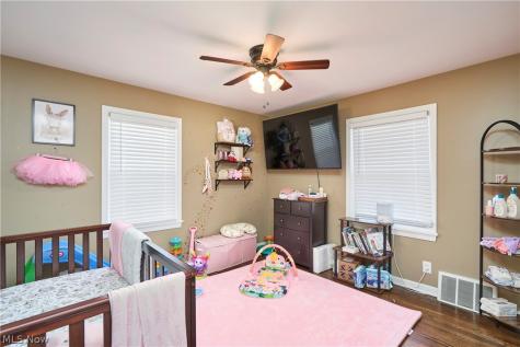 1884 Malasia Road Akron OH 44305
