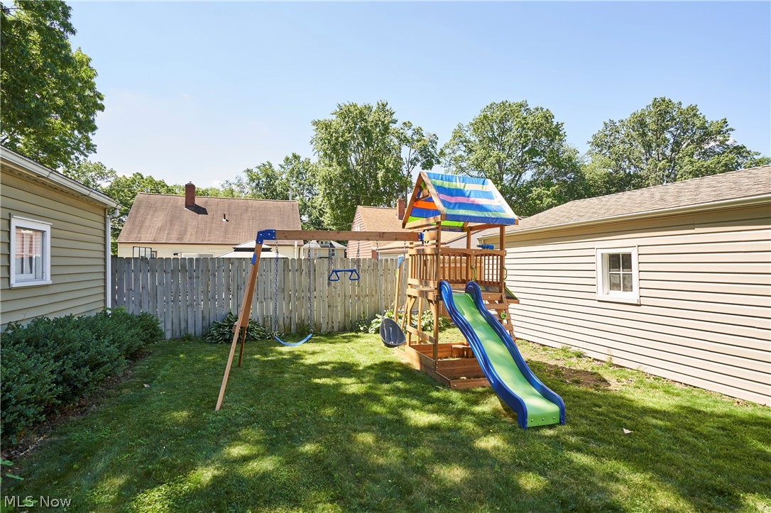 1884 Malasia Road Akron OH 44305