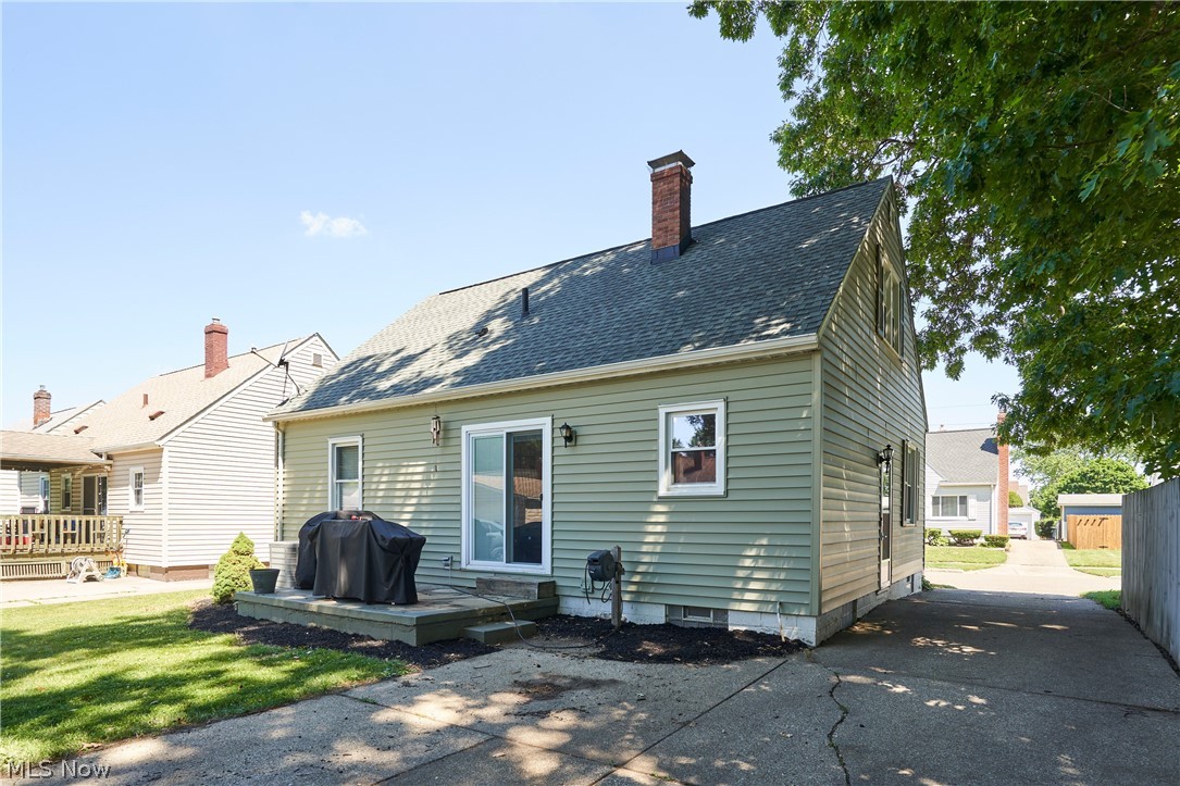 1884 Malasia Road Akron OH 44305