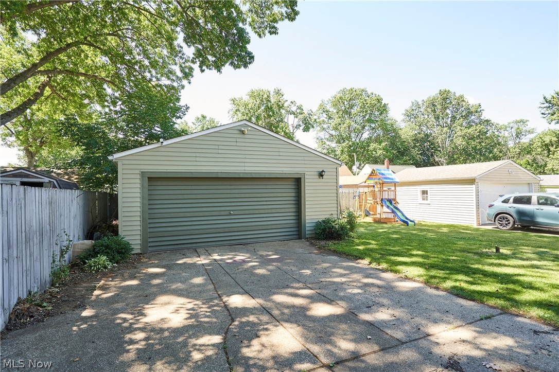 1884 Malasia Road Akron OH 44305