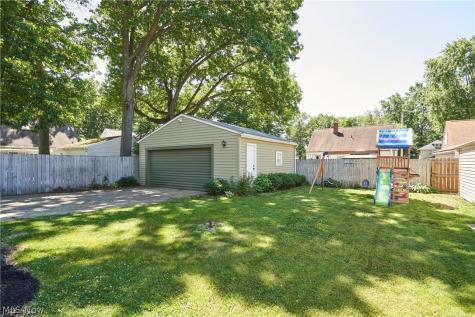 1884 Malasia Road Akron OH 44305