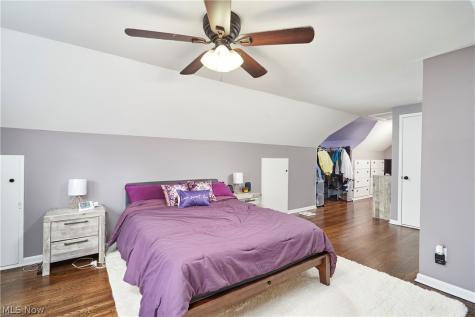 1884 Malasia Road Akron OH 44305