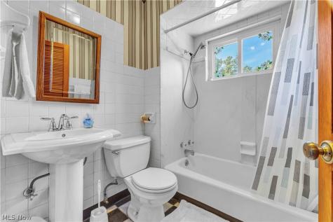 85 E 201 Street Euclid OH 44123