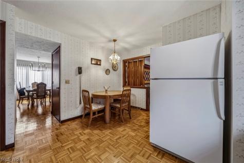 520 Orchardview Avenue Seven Hills OH 44113