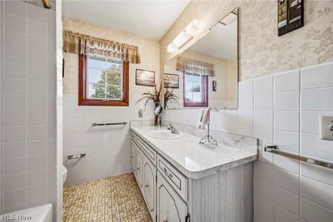 520 Orchardview Avenue Seven Hills OH 44113