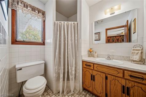520 Orchardview Avenue Seven Hills OH 44113