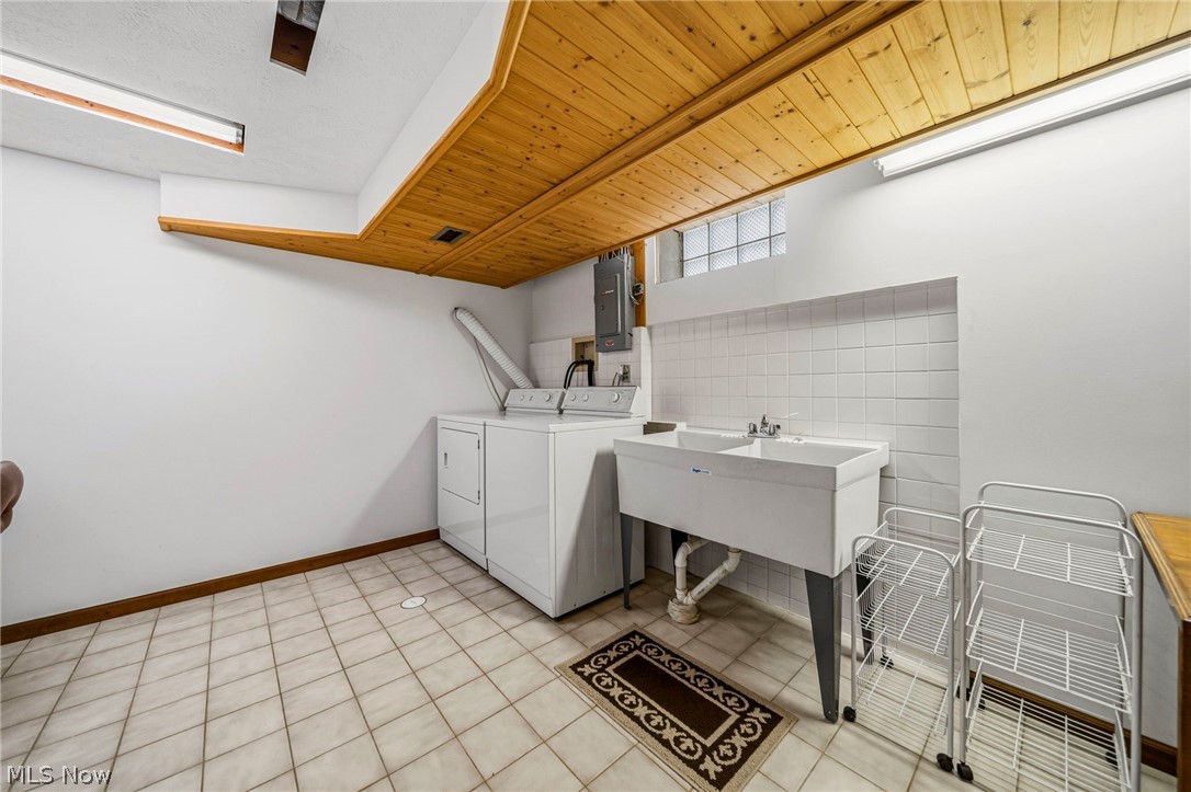520 Orchardview Avenue Seven Hills OH 44113