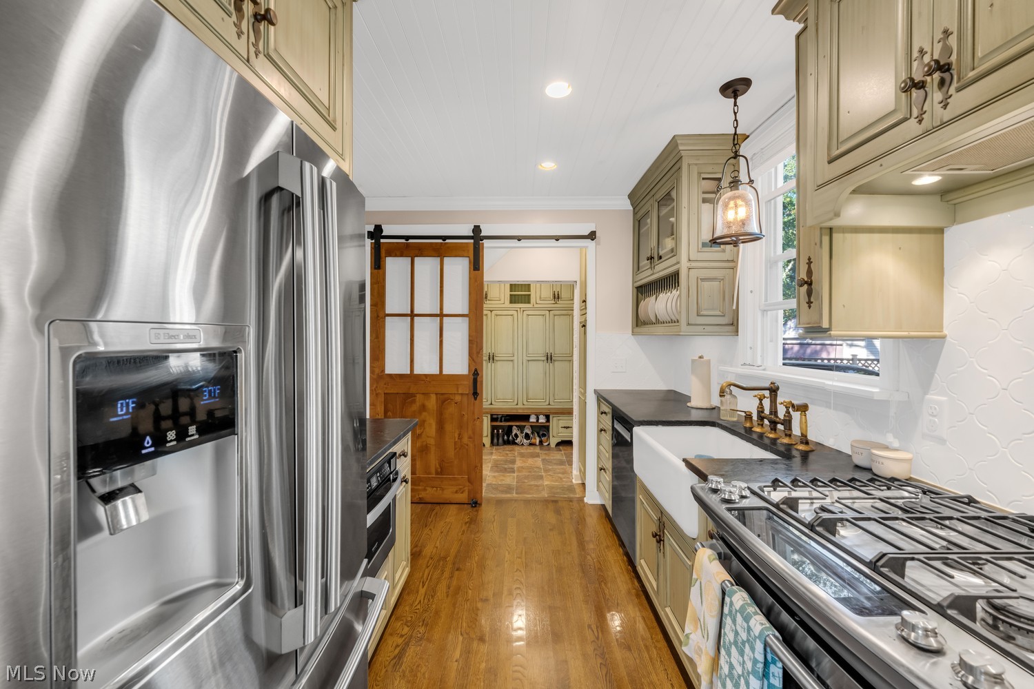 2567 Lakeview Avenue Rocky River OH 44116