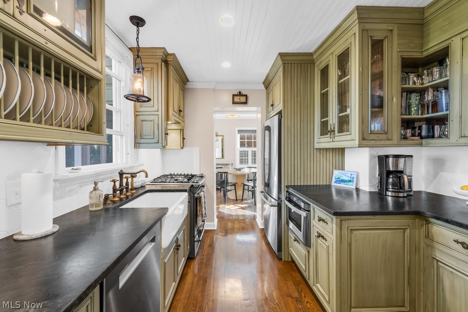 2567 Lakeview Avenue Rocky River OH 44116