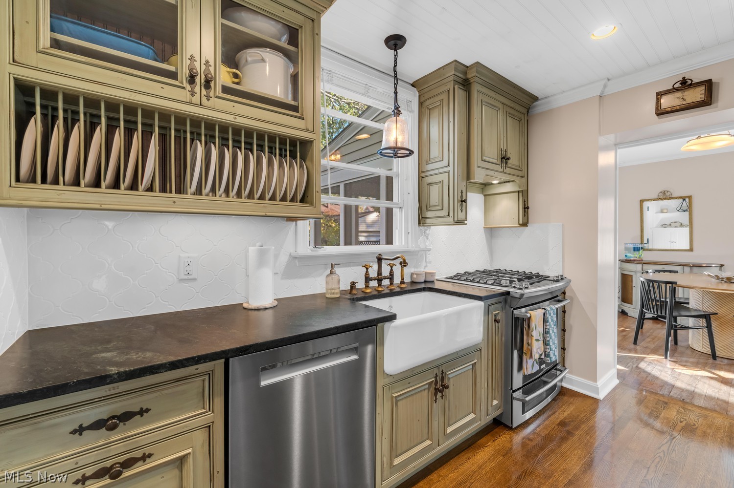 2567 Lakeview Avenue Rocky River OH 44116