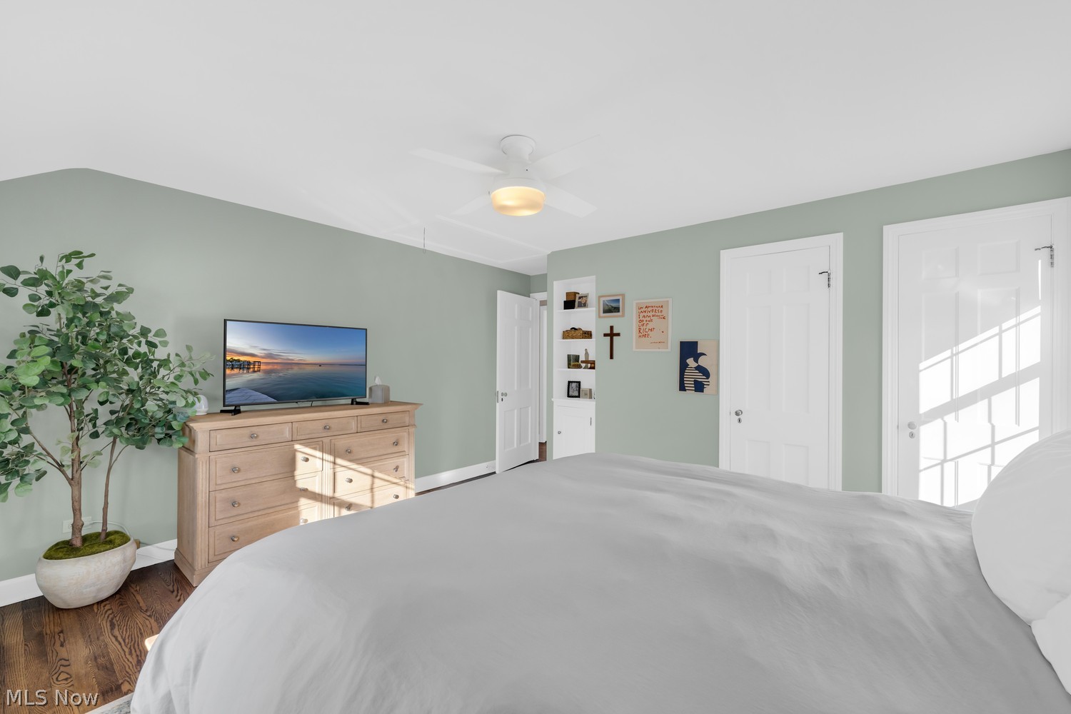 2567 Lakeview Avenue Rocky River OH 44116