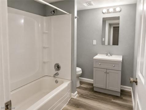 936 Ella Court Akron OH 44314