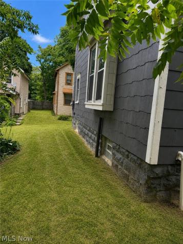 936 Ella Court Akron OH 44314