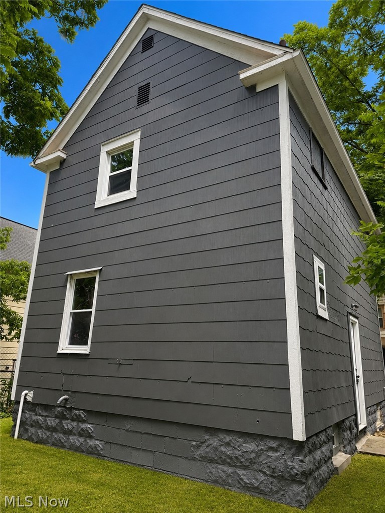 936 Ella Court Akron OH 44314
