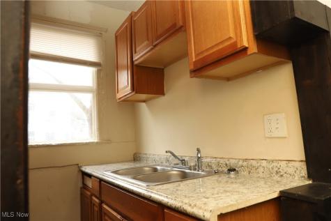 2200 E 81st Street Cleveland OH 44103