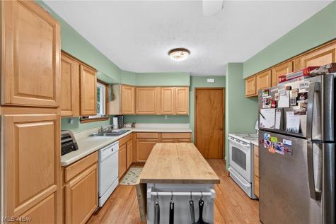 39127 Gardenside Drive Willoughby OH 44094