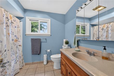 39127 Gardenside Drive Willoughby OH 44094