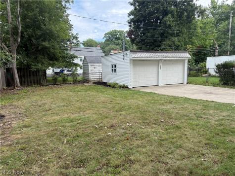 2327 Loyola Road University Heights OH 44118