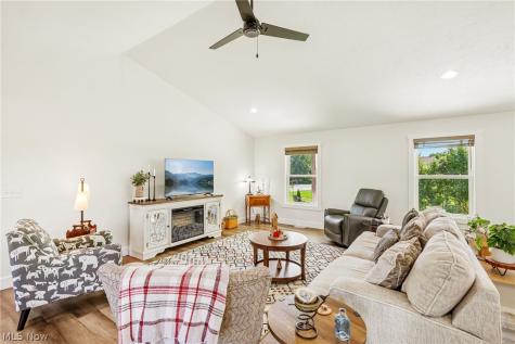533 E Lakewood Drive Canal Fulton OH 44614