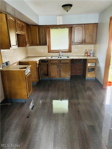 24401 Russell Avenue Euclid OH 44123