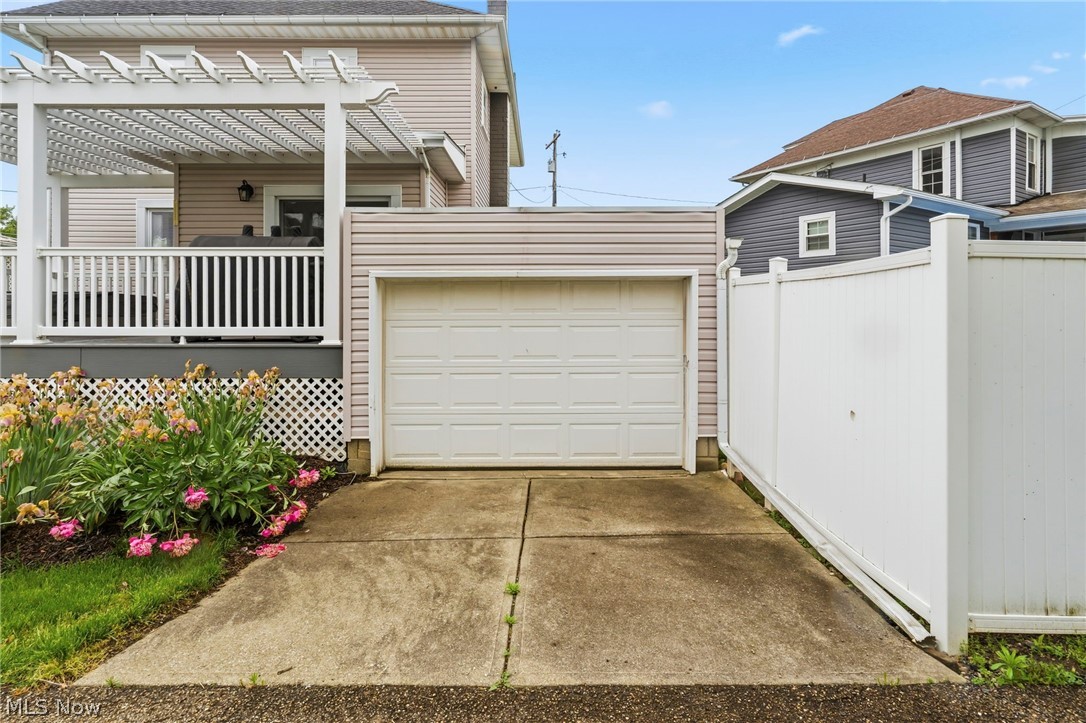 66 4th Street NE Carrollton OH 44615