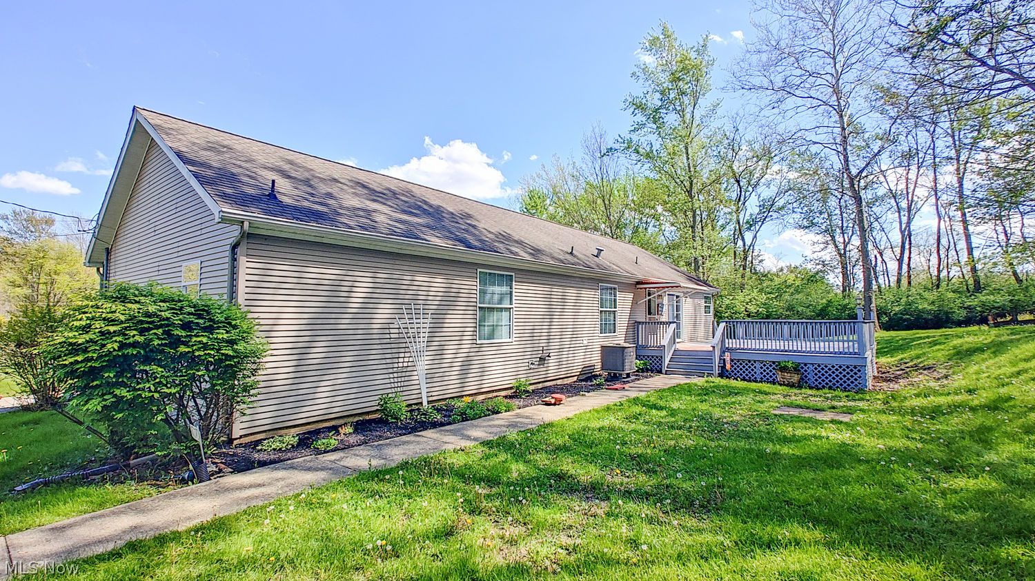11424 Beard Road New Springfield OH 44443