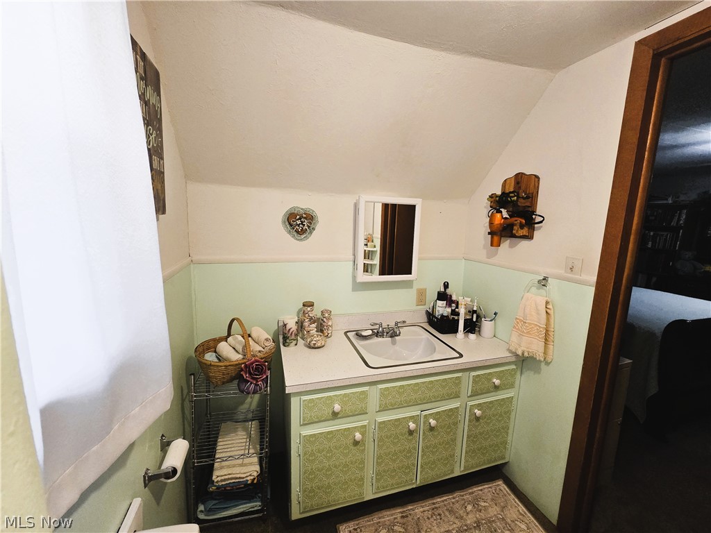 80 Smithsonian Street Girard OH 44420
