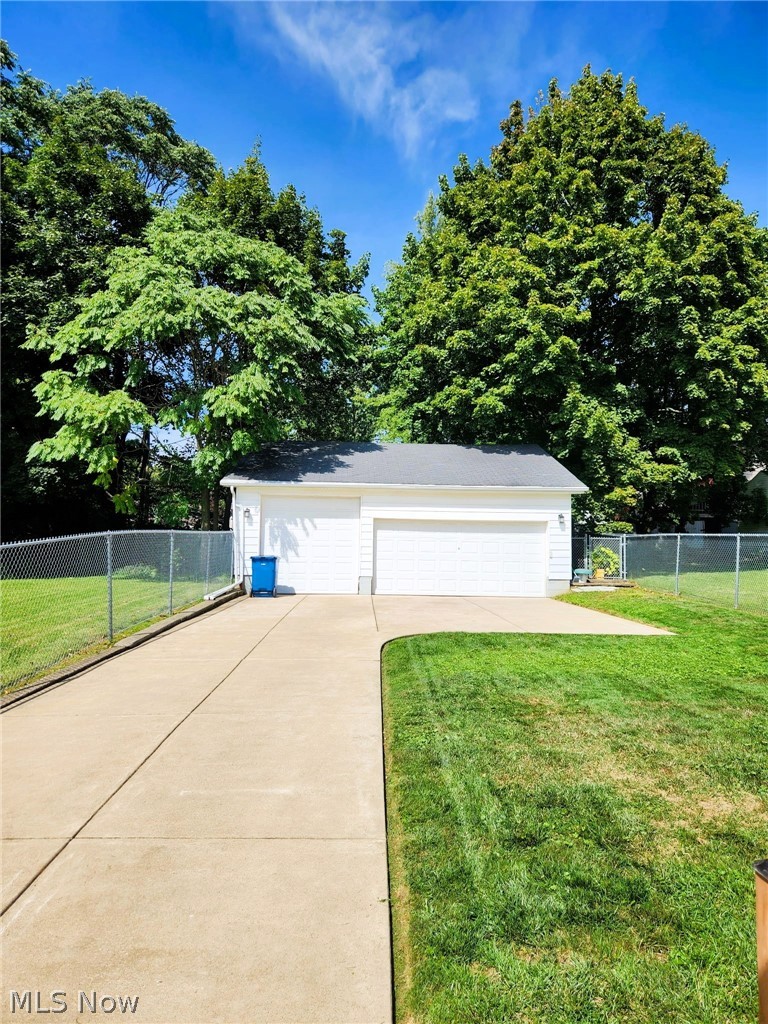80 Smithsonian Street Girard OH 44420
