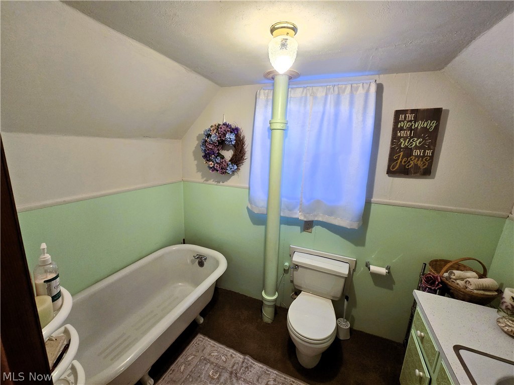 80 Smithsonian Street Girard OH 44420