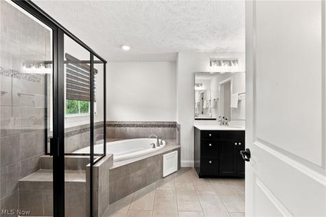 38482 Deepdale Court Avon OH 44011