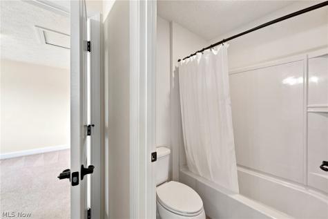 38482 Deepdale Court Avon OH 44011